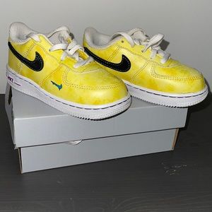 Yellow Nike Force1